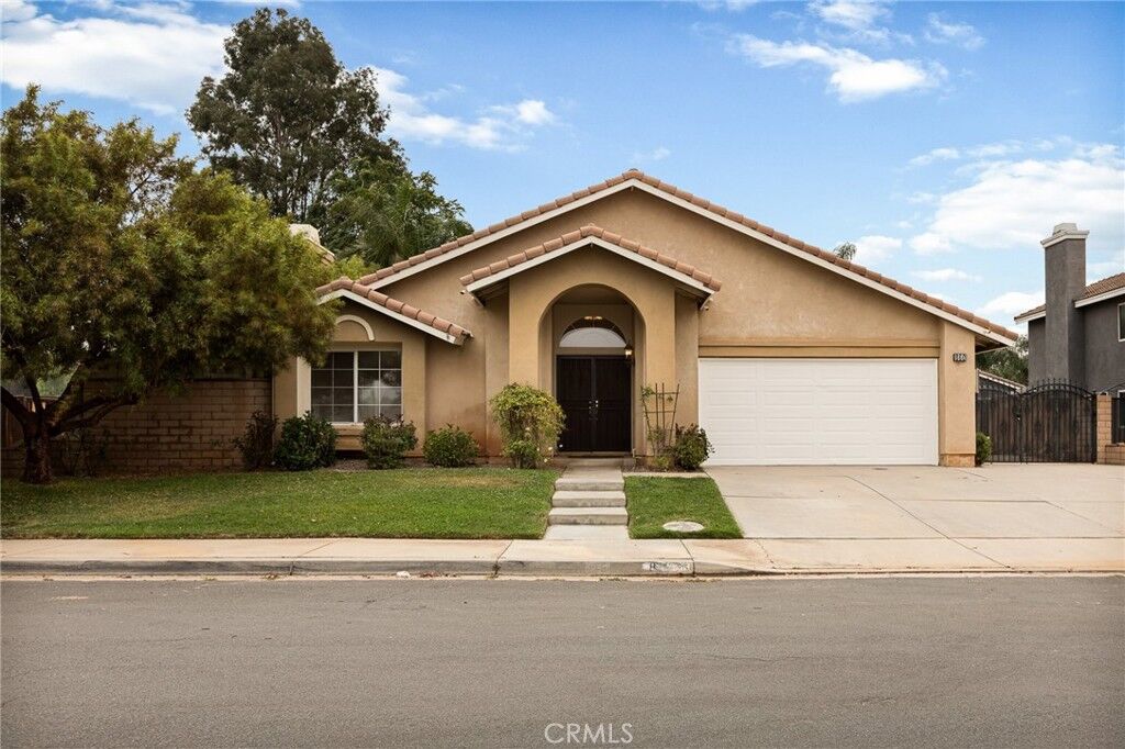 Property Photo: 860 Hurstland CA 92223