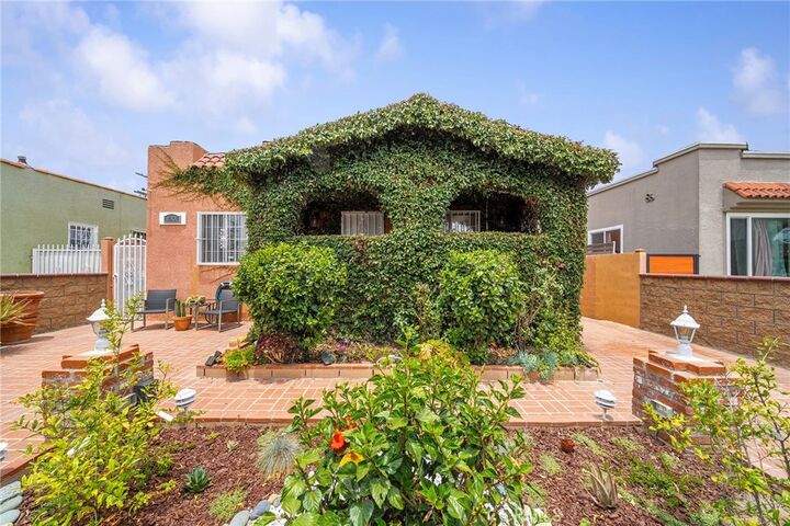 Property Photo:  1301 W 56th Street  CA 90037 