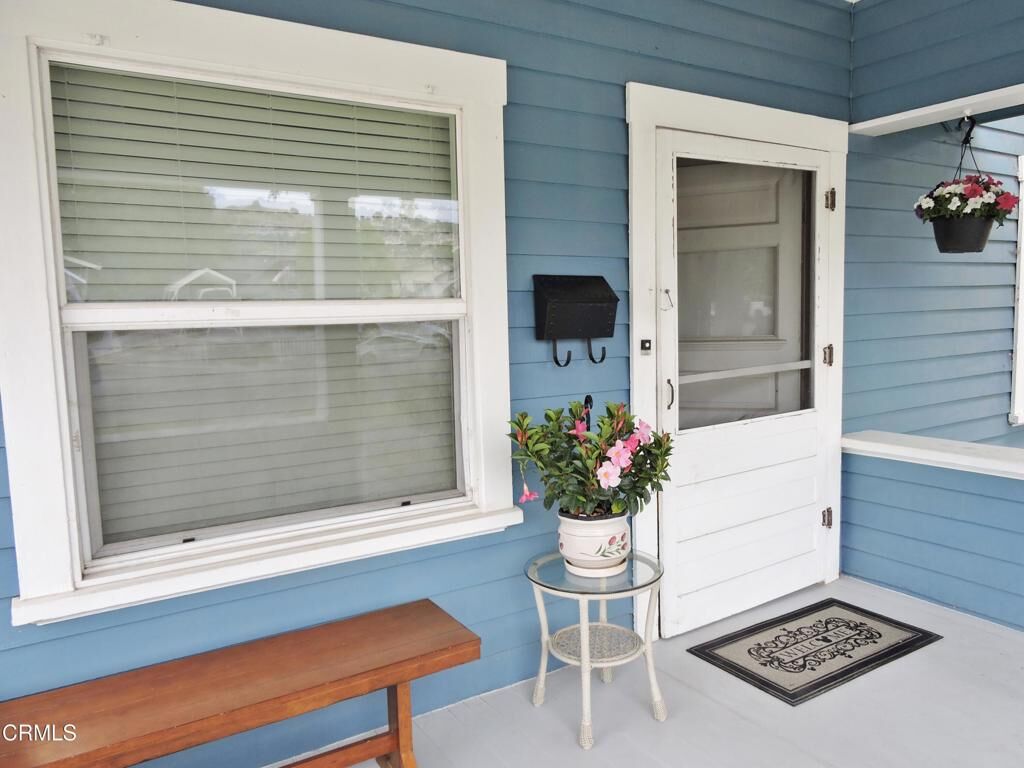 Property Photo:  916 E Santa Paula Street  CA 93060 