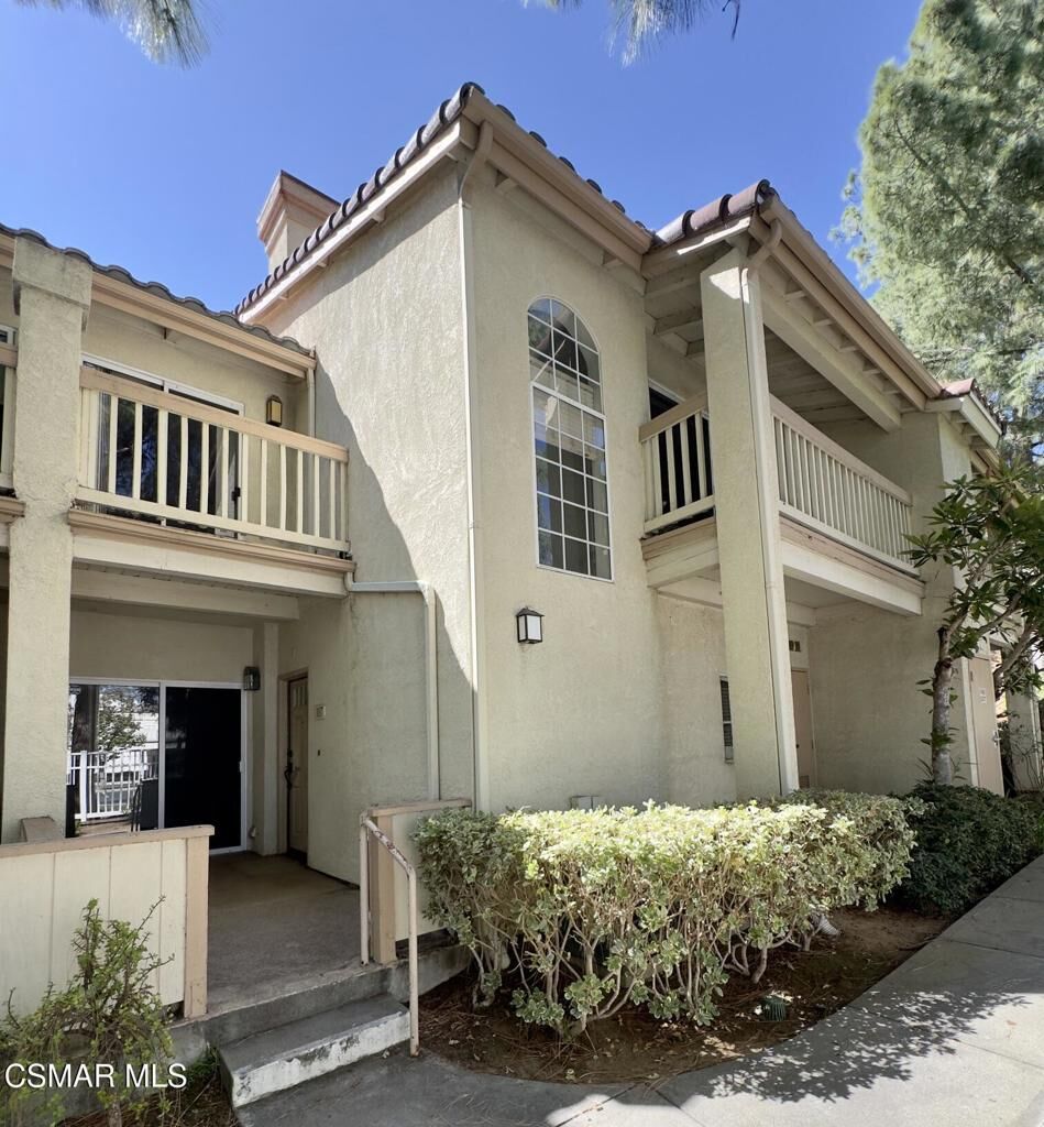 Property Photo: 688 Indian Oak Lane 107 CA 91377