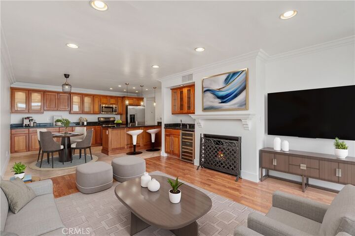 Property Photo:  911 N Kings Road 319  CA 90069 