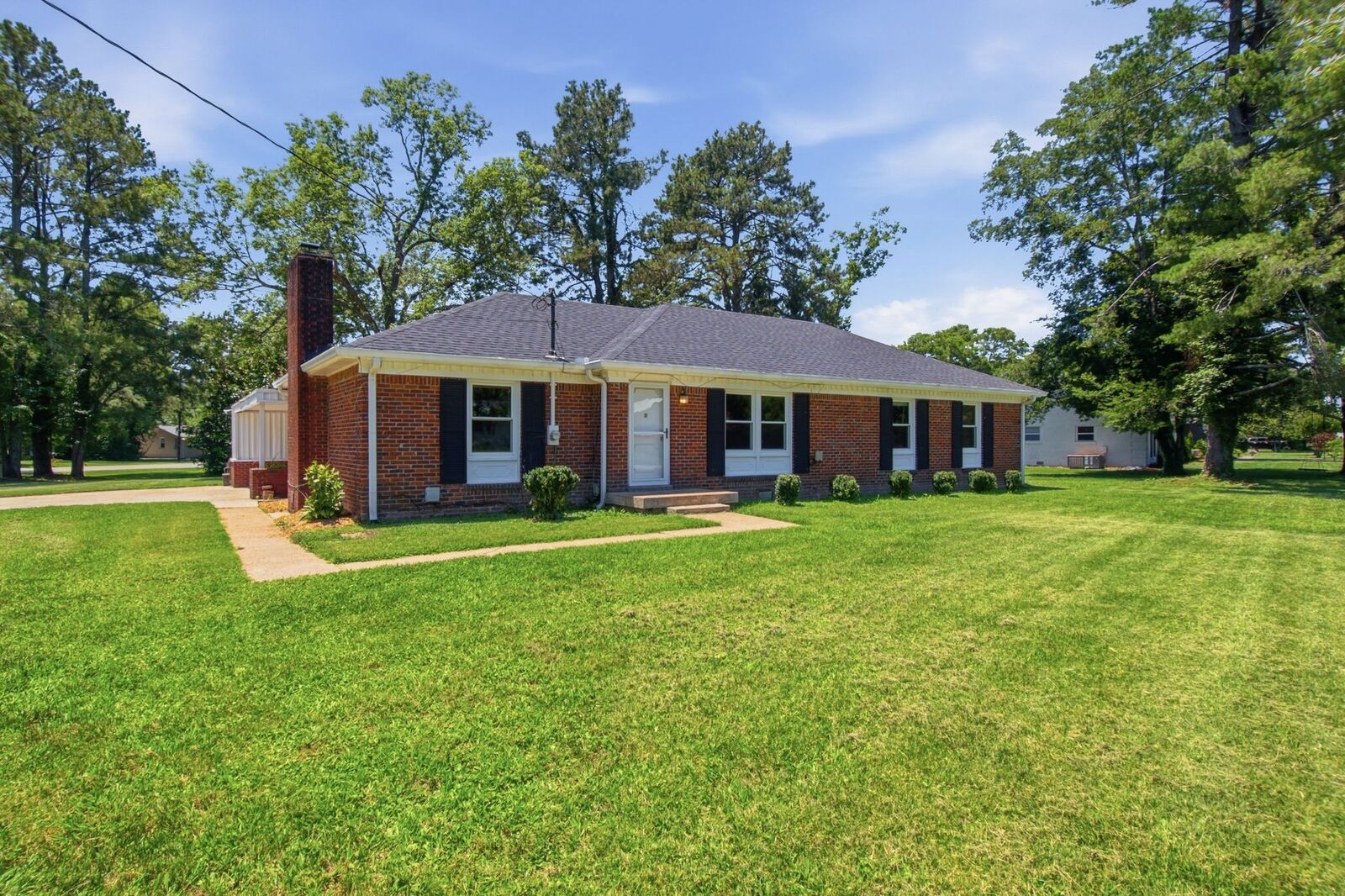 Property Photo: 202 Derby Ln TN 37069