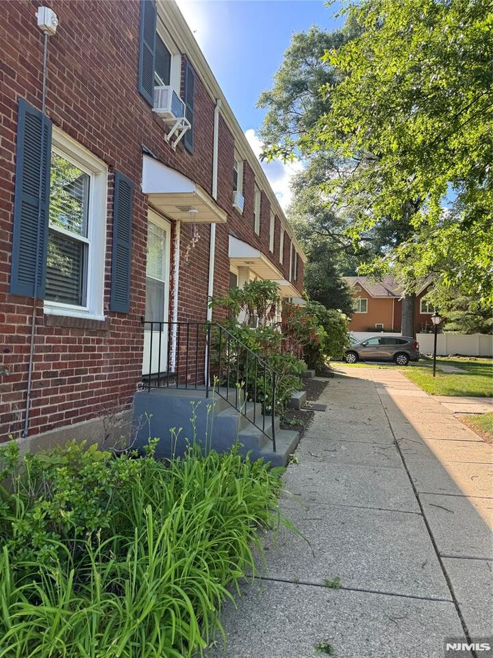 Property Photo: 230 Lafayette Place 1C NJ 07631
