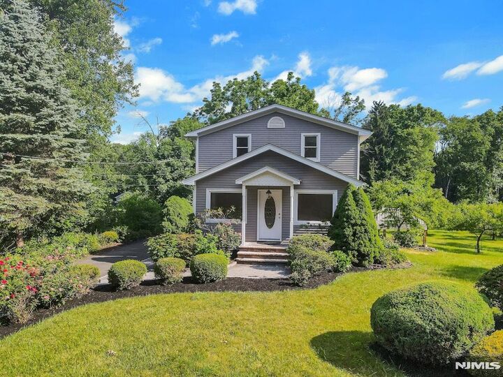 Property Photo:  32 Bellows Lane  NJ 07082 
