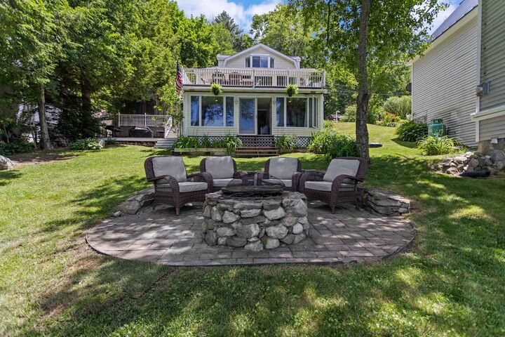 Property Photo:  62 Turtle Rock Road  NH 03087 