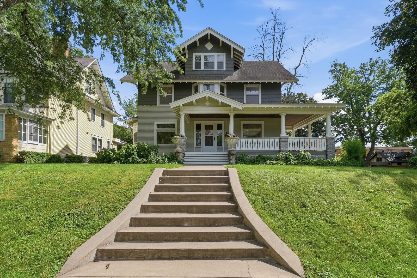 Property Photo:  1732 Summit Avenue  MN 55105 