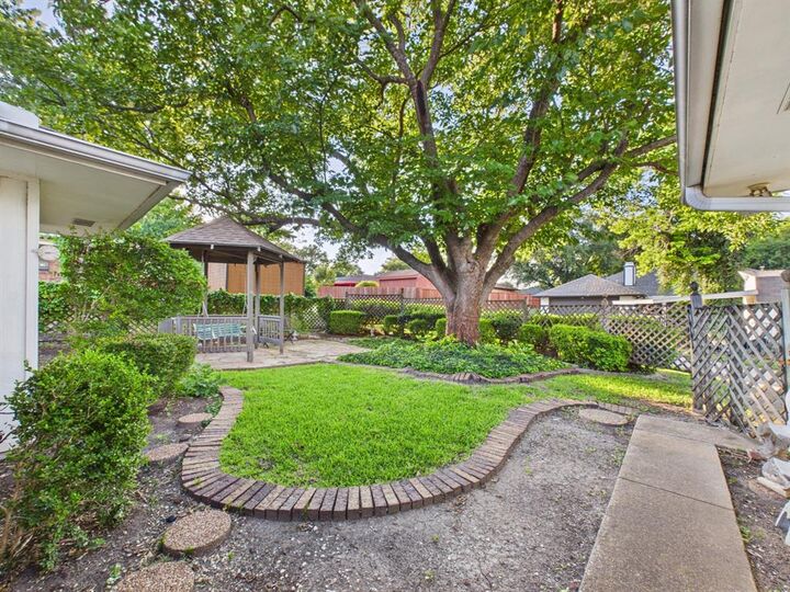 Property Photo:  537 Sapling Way  TX 75115 