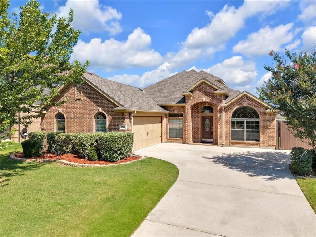 Property Photo: 6940 Bent Spur Drive TX 76179