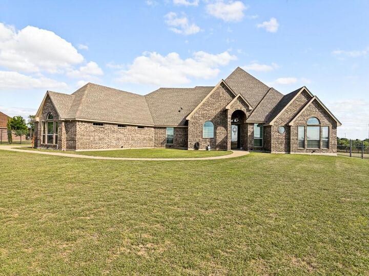 Property Photo: 5713 Fogata Lane TX 76036