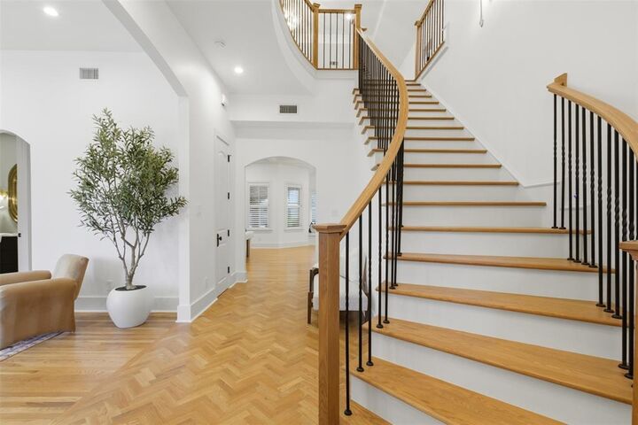 Property Photo: 6743 Gaston Avenue TX 75214