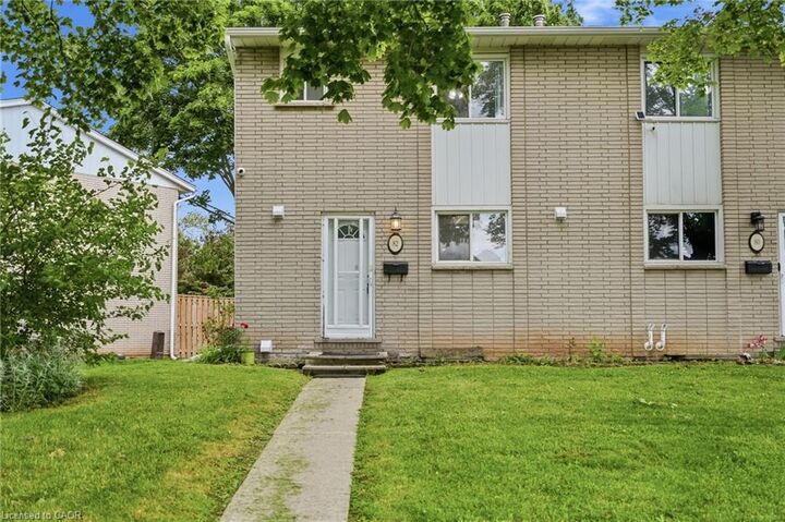 Property Photo:  82 Riverdale Drive 14  ON L8E 1K3 
