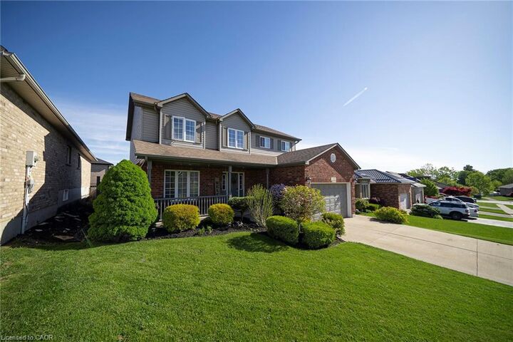 Property Photo: 17 Driftwood Drive ON N3Y 0A3