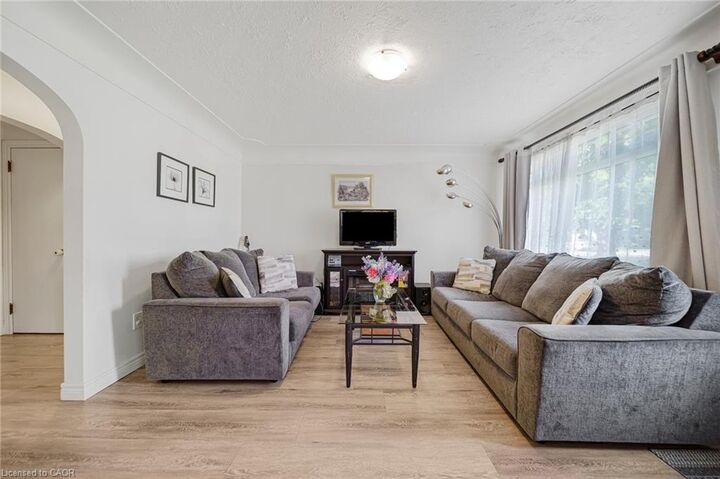Property Photo:  24 Park Street  ON N5H 2P3 