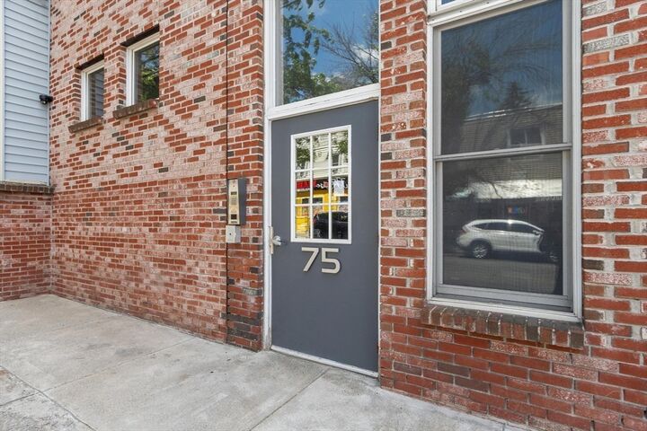 Property Photo: 75 Walnut St 302 MA 01960