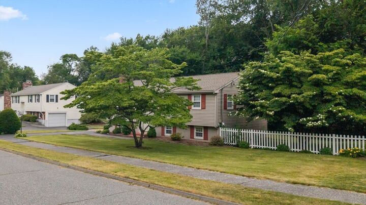 Property Photo:  28 Ladyslipper Dr  MA 01545 