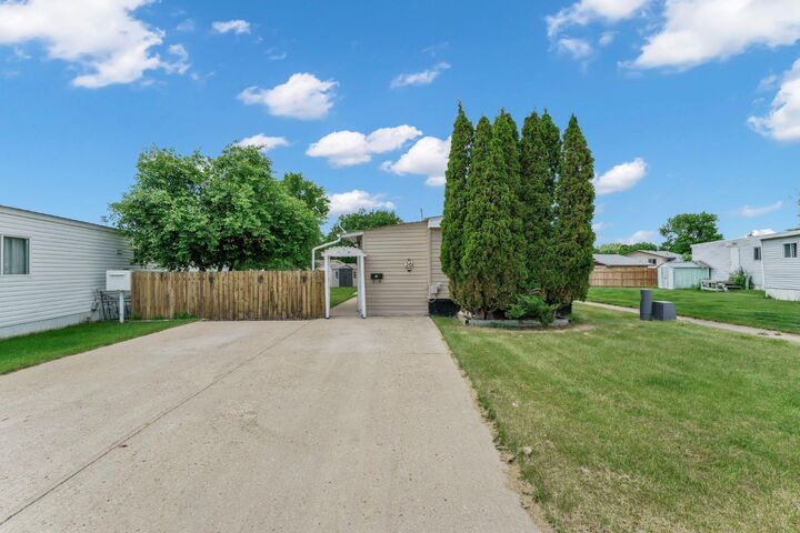 Property Photo: 2460 Southview Drive SE 36 AB T1B 1C8