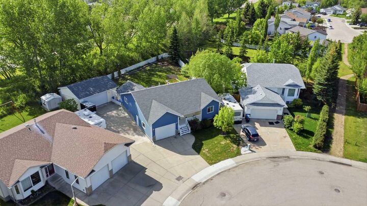 18 Osmond Close — photo 1