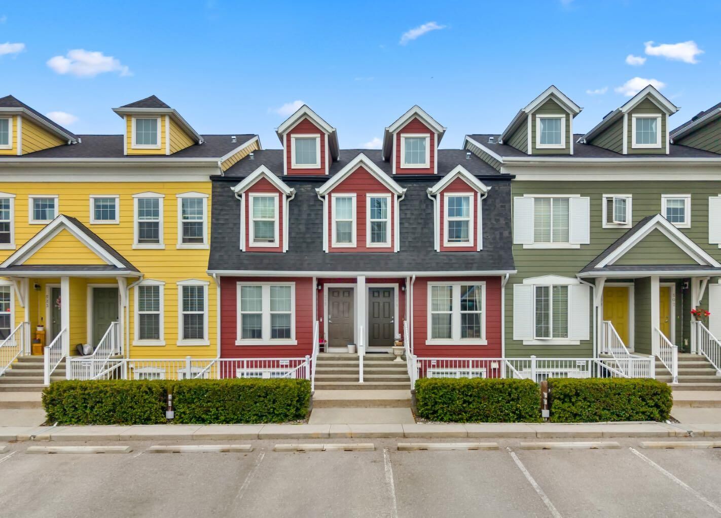 Property Photo: 517 McKenzie Towne Close SE AB T2Z 1A7