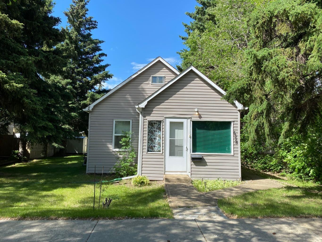 Property Photo: 5316 47 Street AB T9V 0G6
