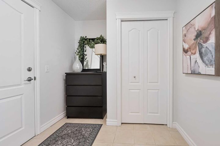 Property Photo: 735 56 Avenue SW 306 AB T2V 0G9