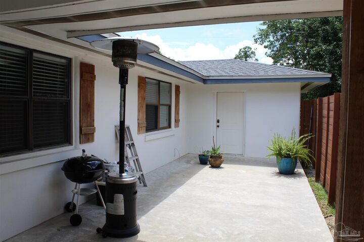 Property Photo: 1975 Heinrich St FL 32507