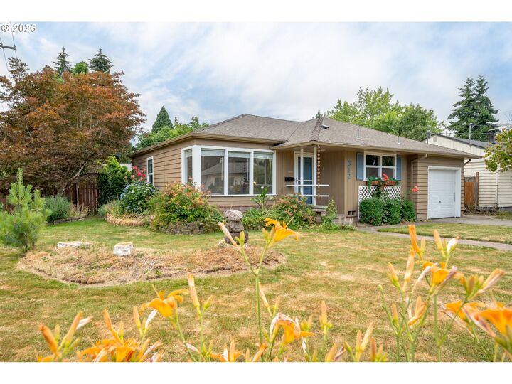 Property Photo:  612 NW 13th St  OR 97128 