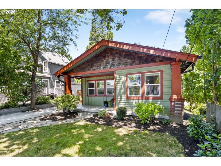 Property Photo:  3649 SE Francis St  OR 97202 