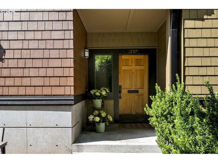 Property Photo:  727 SE 34th Ave  OR 97214 