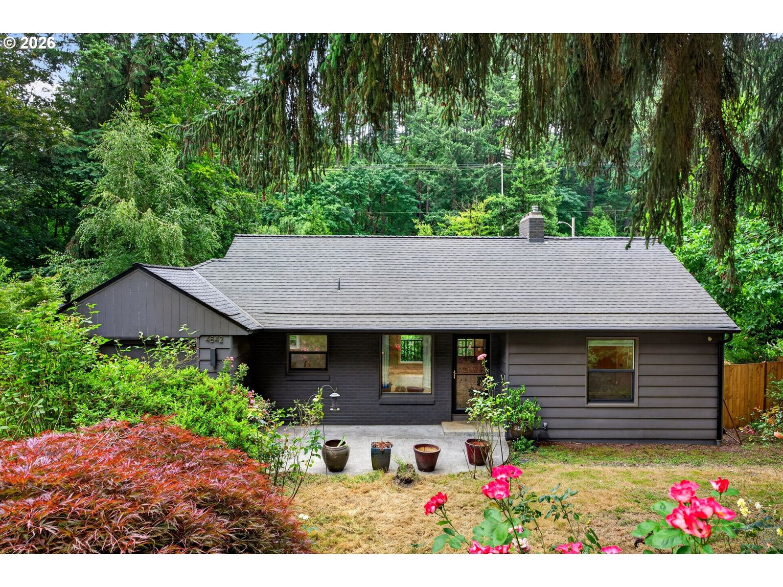 Property Photo: 4842 SW Elm Ln OR 97221