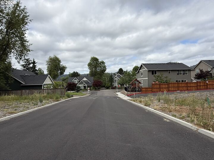 Property Photo: 3113 SE Merlot Rd OR 97267