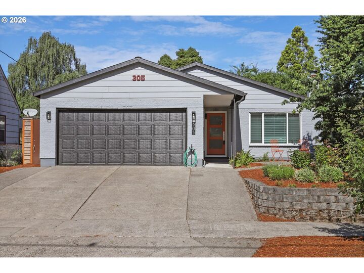Property Photo: 305 SE 84th Ave OR 97216