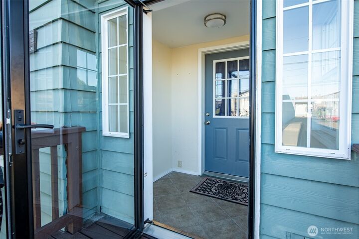 Property Photo: 616 7th Street WA 98550