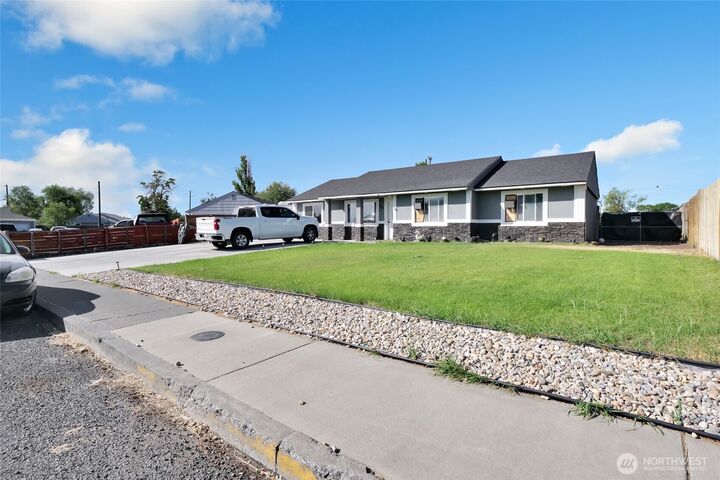 Property Photo: 1101 Arnold Drive WA 98837