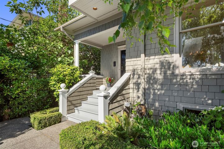 Property Photo: 1906 10th Avenue E WA 98102