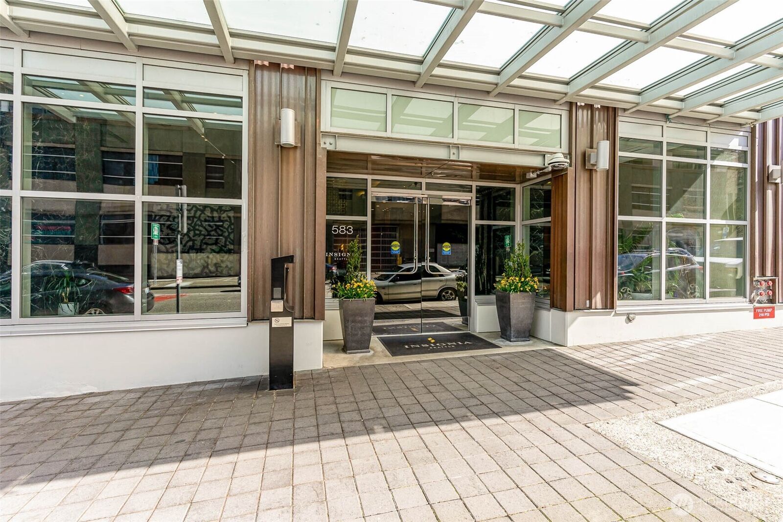 Property Photo: 583 Battery Street 2802 WA 98112