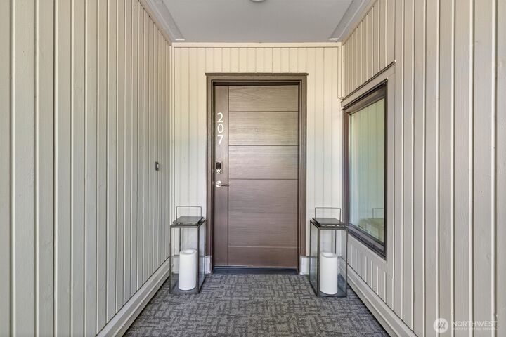 Property Photo: 827 Lake Street S 207 WA 98033