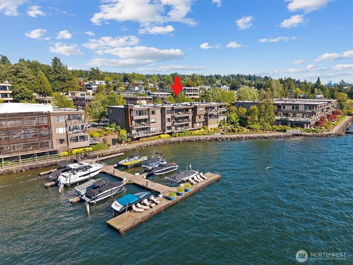 Property Photo: 827 Lake Street S 207 WA 98033