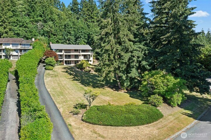 Property Photo: 4736 Somerset Avenue SE Lot WA 98006