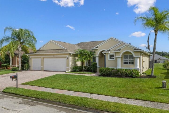 Property Photo:  1260 Scarlet Oak Circle  FL 32966 