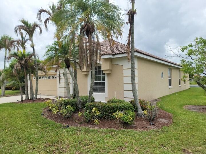 Property Photo:  895 SW Lake Charles Circle  FL 34986 