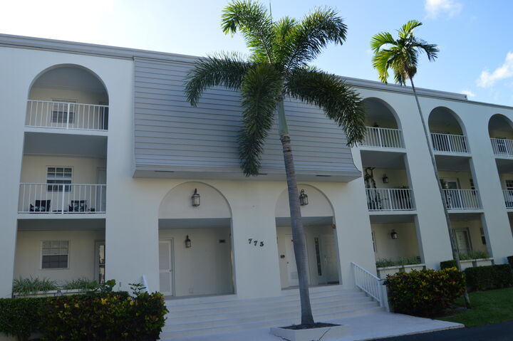 Property Photo:  775 Jeffery Street 5-303  FL 33487 