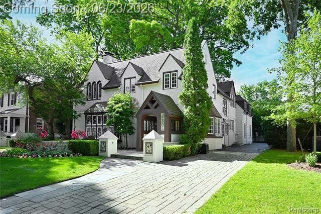 Property Photo:  680 Wimbleton Drive  MI 48009 