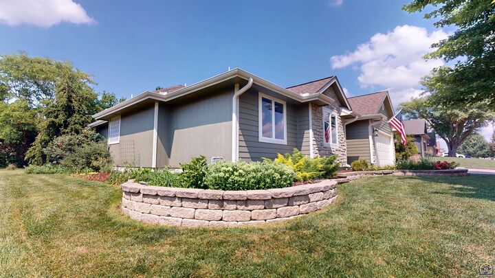 Property Photo:  3404 SE 39th Ter  KS 66609 
