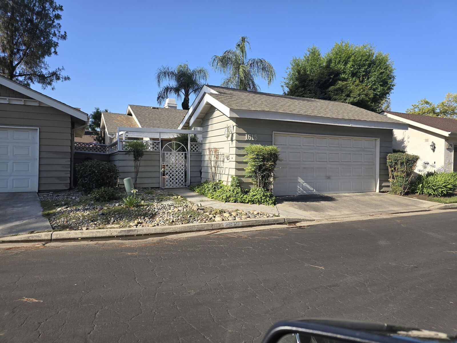 Property Photo: 1615 E Castlecrest Avenue CA 93292