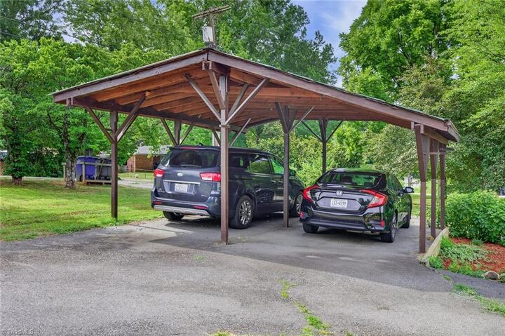 Property Photo: 4908 Southwin Drive NC 27104