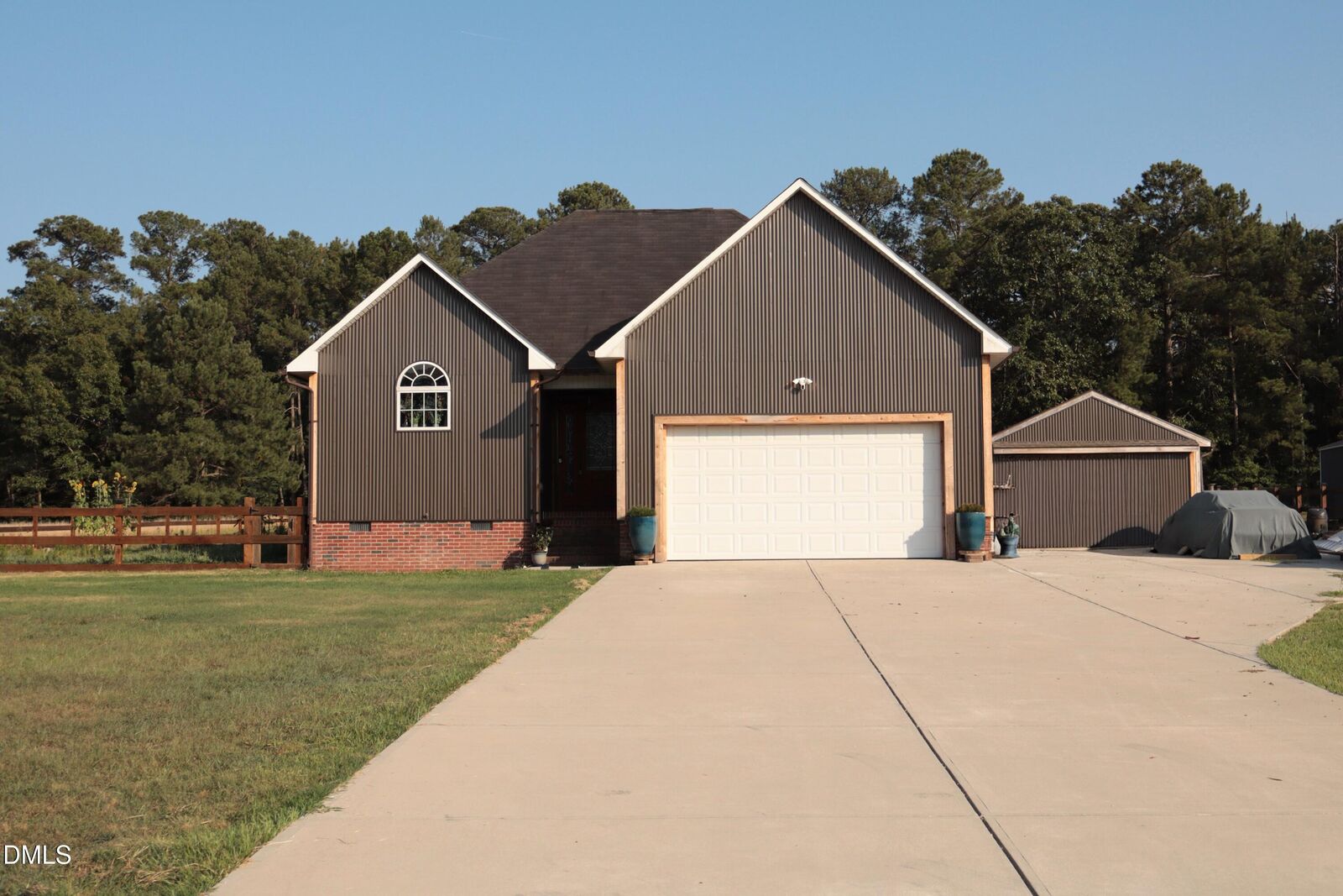 Property Photo: 259 Sandollar Court NC 27332