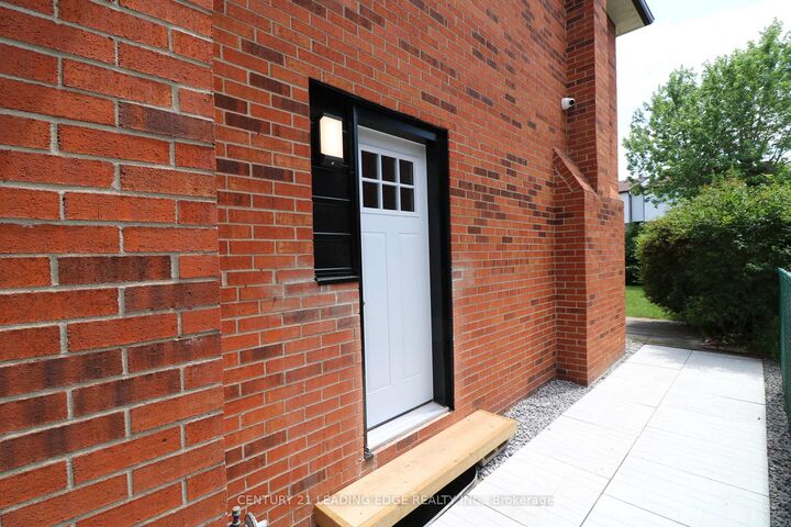 Property Photo:  263 Ingleton Boulevard Bsmt  ON M1V 2A3 