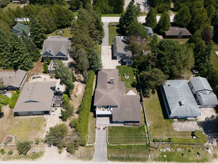 Property Photo: 319 Lakeshore Boulevard N ON N0H 2G0