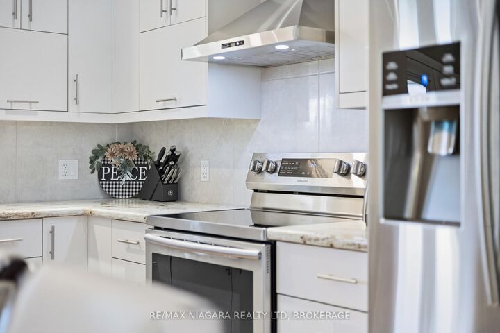 Property Photo: 2876 3 Highway E ON L3K 5V3