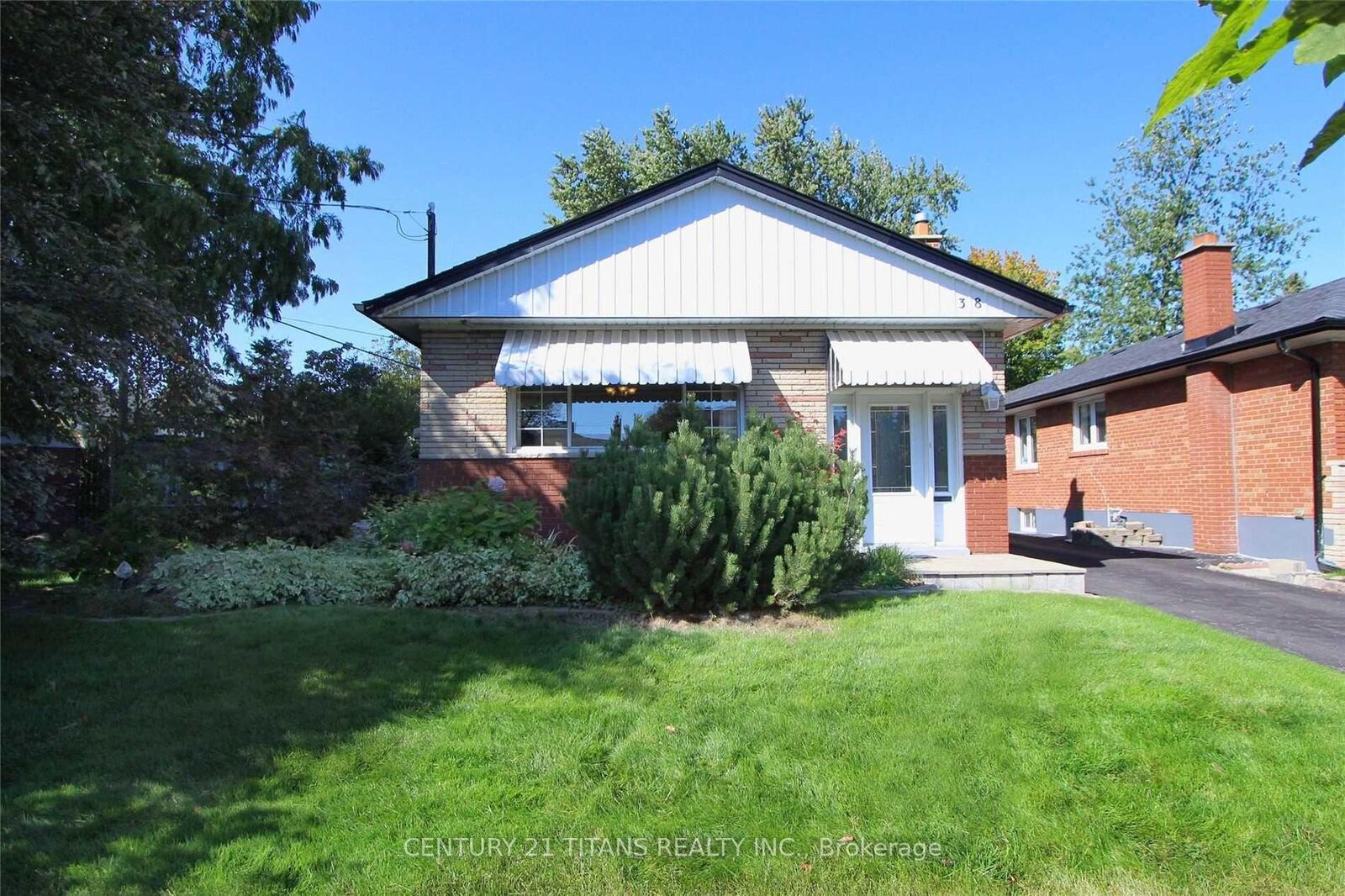 Photo de la propriété:  38 Rochman Boulevard  ON M1H 1S2 